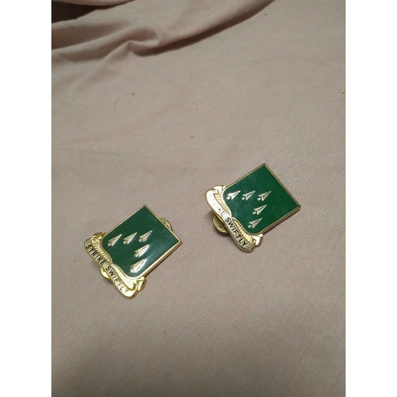 U.S. Army Crest: 70TH Armor - Strike Swiftly Pin Set Of 2 - Picture 1 of 2